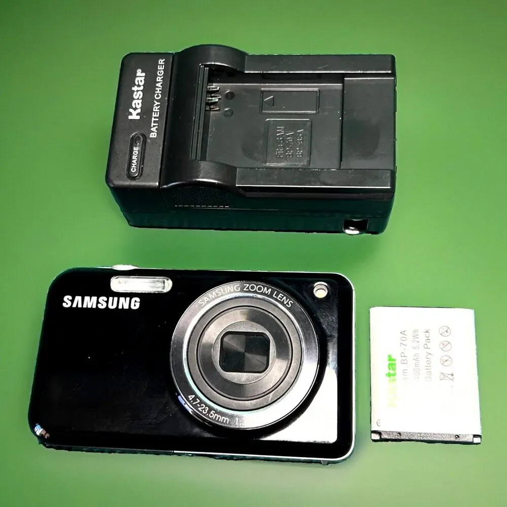 Samsung PL20 14.2MP 5x Optical Zoom Red Digital Camera Black - w Battery Charger